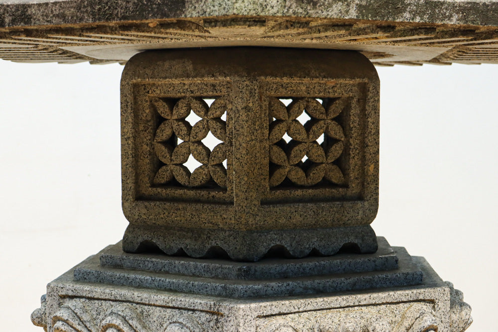 Big size Antique tool (stone lantern) DC9584