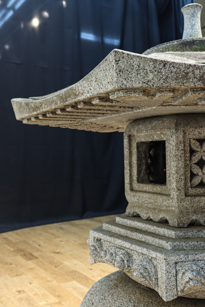 Big size Antique tool (stone lantern) DC9584