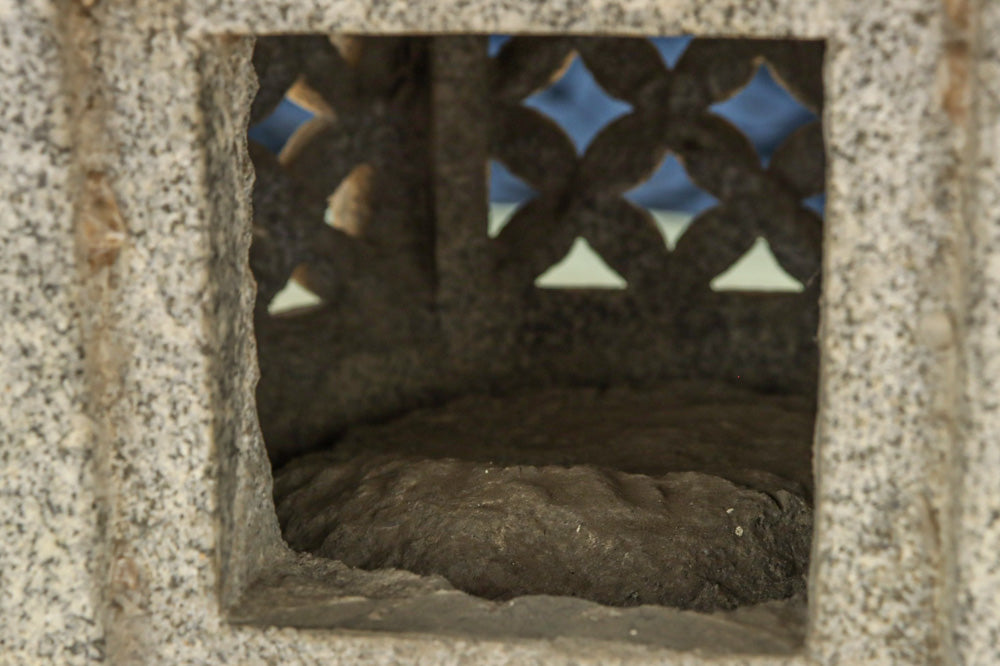 Big size Antique tool (stone lantern) DC9584