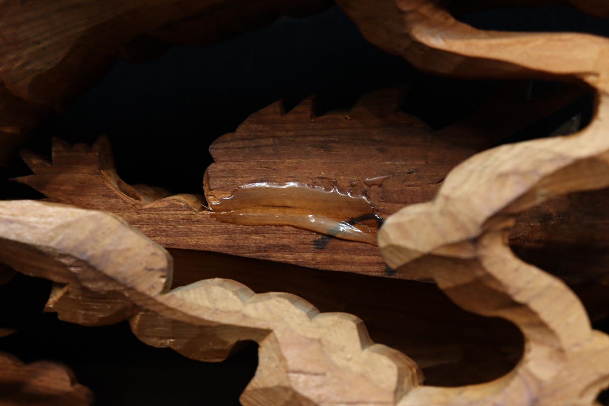2頭の龍の威厳ある姿を描く極上彫刻飾り　DC9589