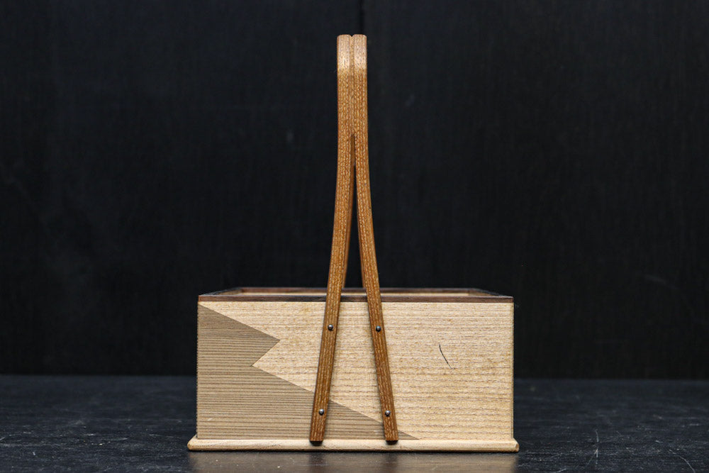 Small wooden carrying box DC9633