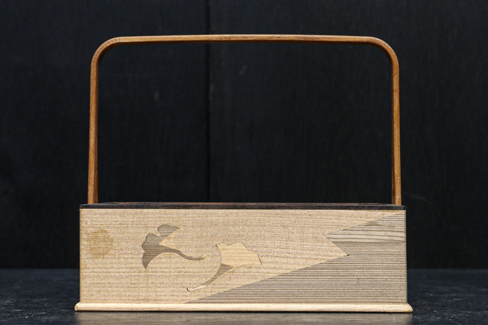 Small wooden carrying box DC9633