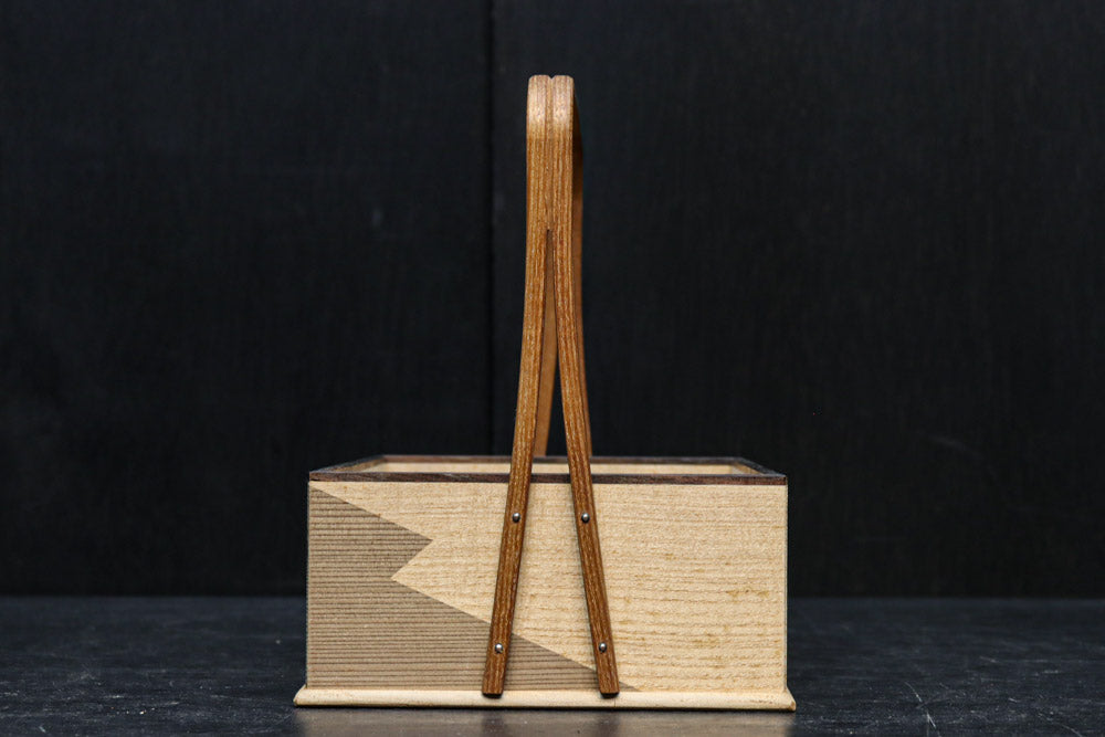 Small wooden carrying box DC9633