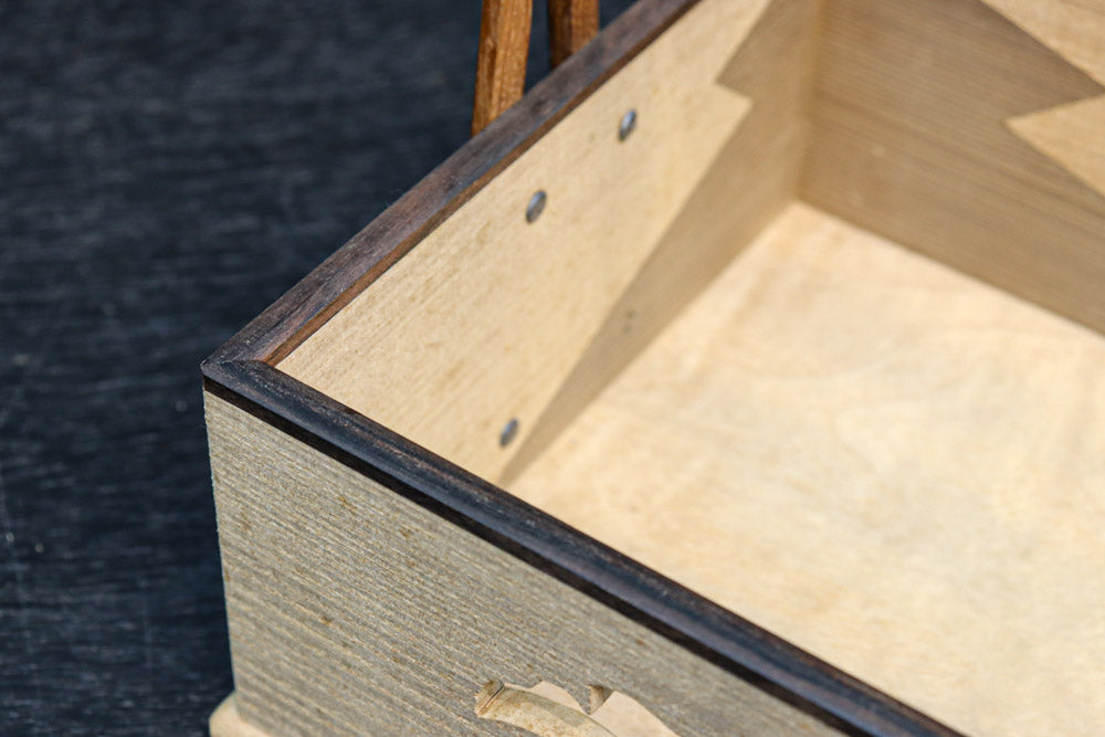 Small wooden carrying box DC9633