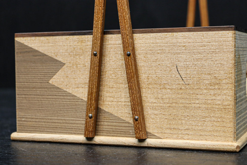Small wooden carrying box DC9633