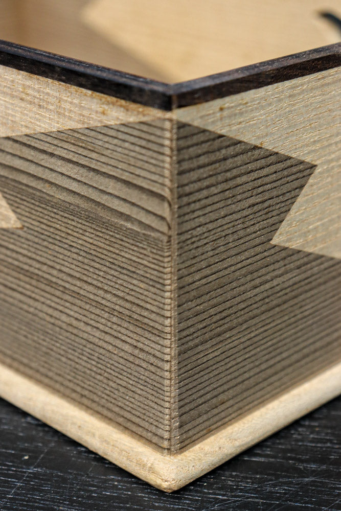 Small wooden carrying box DC9633