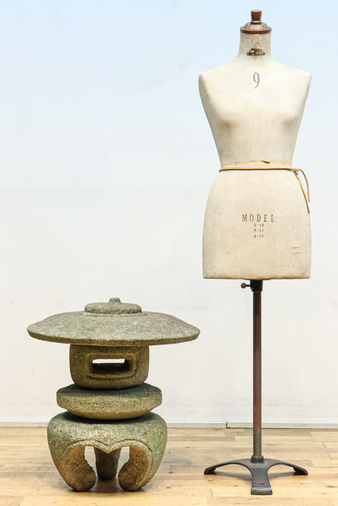 stone lantern DC9659