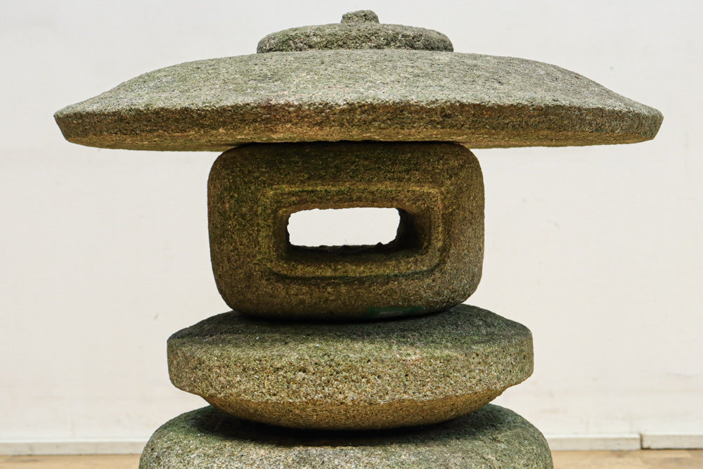 stone lantern DC9659