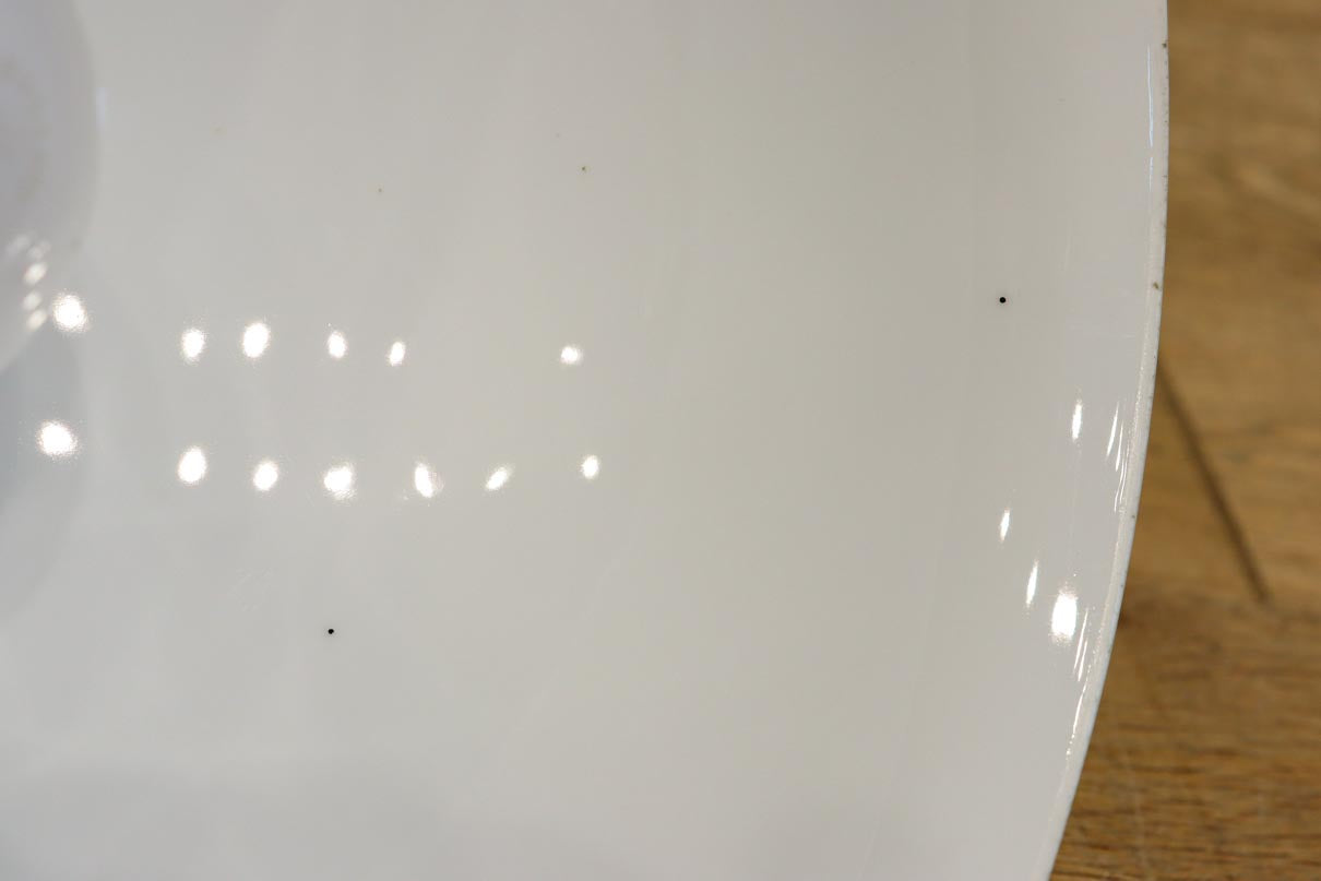 可愛らしい梅の絵柄が映えるノリタケの電笠　DC9752
