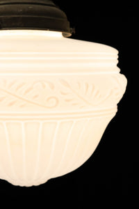 葉型模様と縦縞模様でモダンな面持ちあるプレスガラス電笠　DC9831