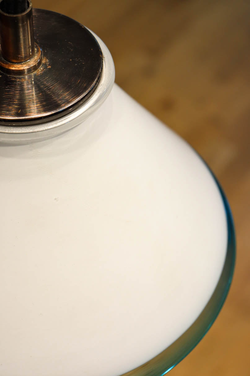 淡いブルーの縁取りがアクセントになるお洒落な電笠　DC9835