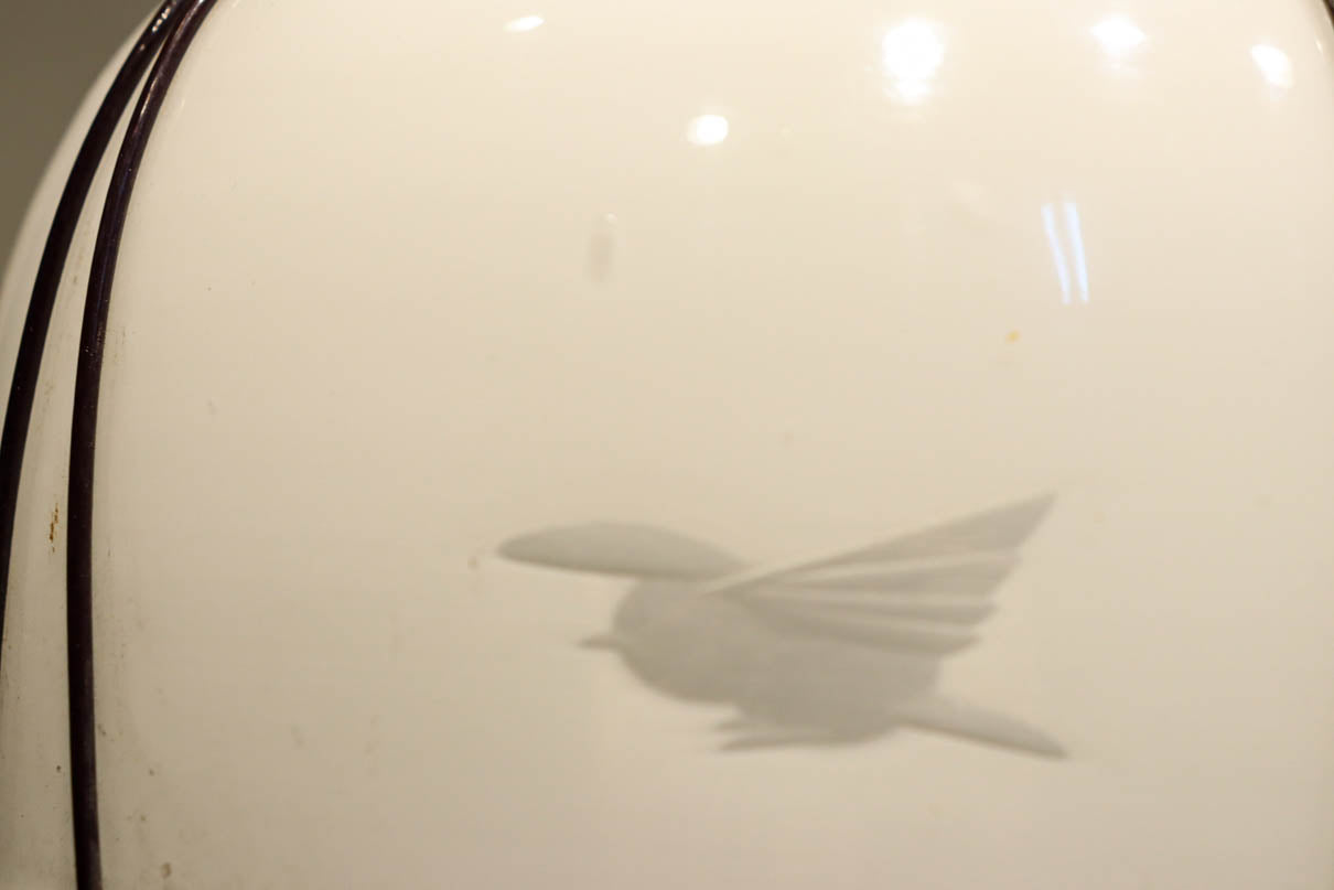 透かし絵にセルフレームを施した風情ある電笠　DC9839