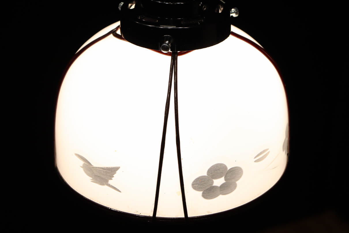 透かし絵にセルフレームを施した風情ある電笠　DC9839