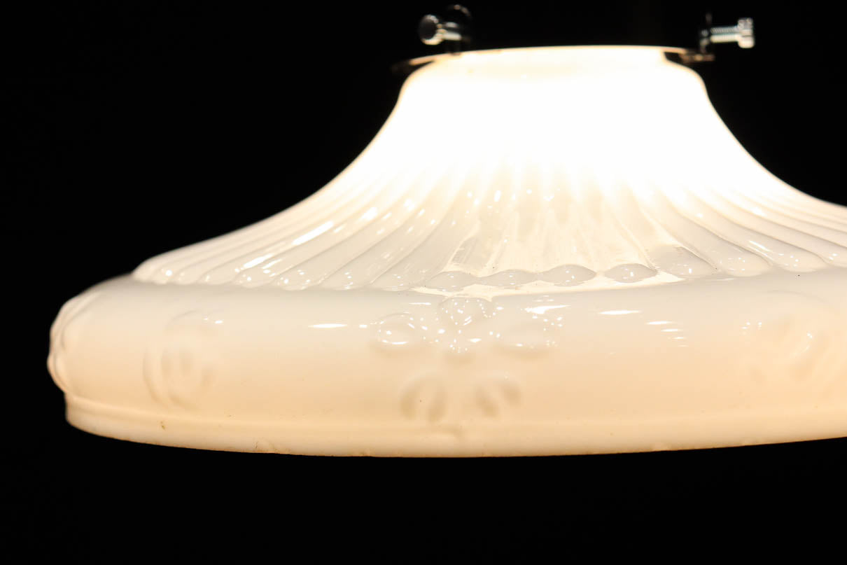 縞と桜のプレス模様で和の趣きあるプレスガラス電笠　DC9840