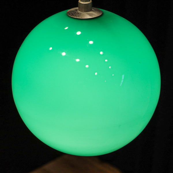 昭和レトロ 鮮やかなグリーンで空間を華やかにみせる球体型の電笠
