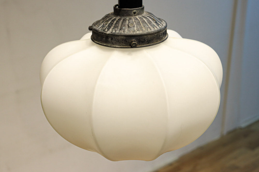 レトロな面持ちある鬼灯(ほおずき)型のプレス電笠　DC9973
