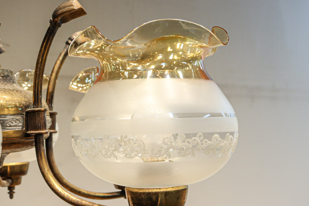 軽やかなフリルの笠で上品な面持ちの六灯式シャンデリア　DF1014