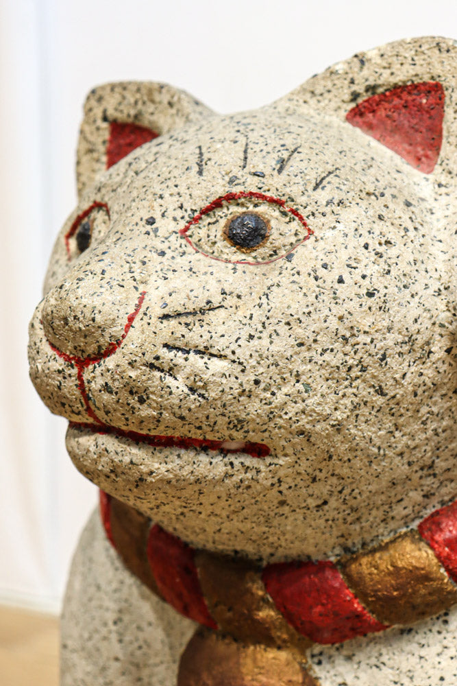 特大サイズ！どっしりとした佇まいで愛嬌ある招き猫　DF1015