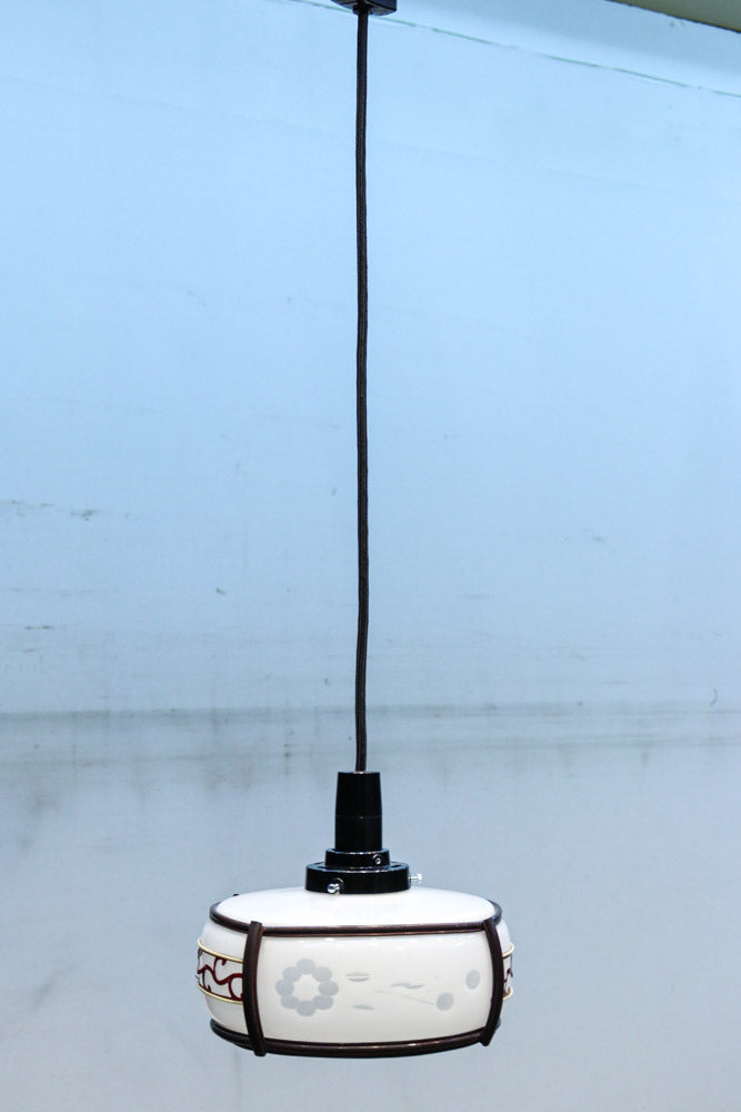 朱セル装飾や花柄の透かし模様で華やいだ雰囲気の電笠　DF1050
