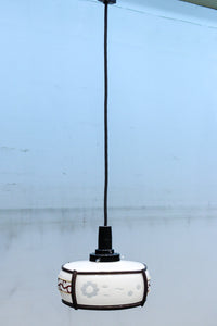 朱セル装飾や花柄の透かし模様で華やいだ雰囲気の電笠　DF1050