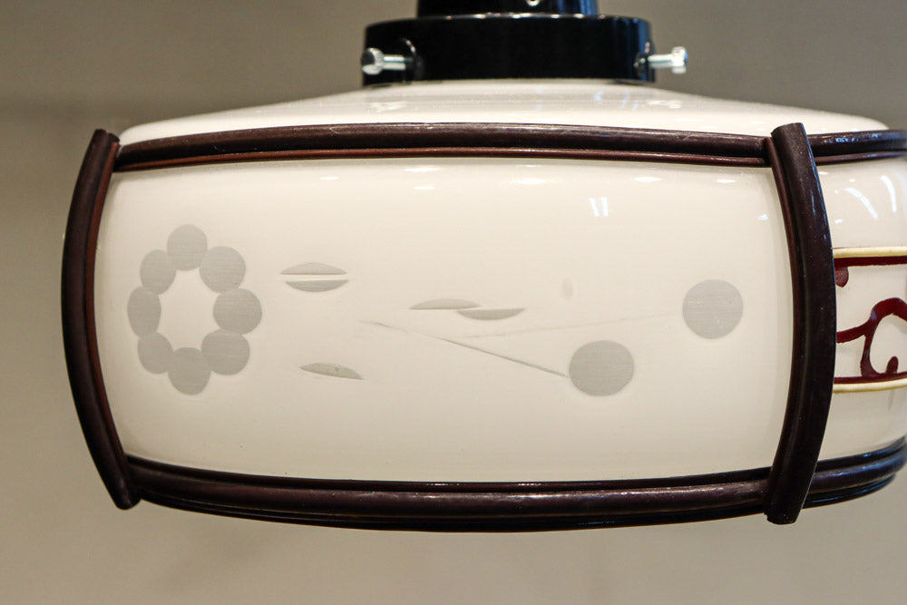 朱セル装飾や花柄の透かし模様で華やいだ雰囲気の電笠　DF1050