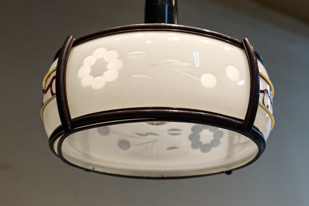 朱セル装飾や花柄の透かし模様で華やいだ雰囲気の電笠　DF1050