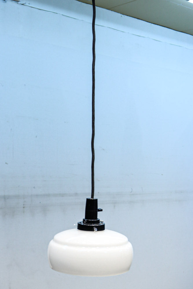 優しい明りが漏れるシンプルデザインの電笠　DF1077