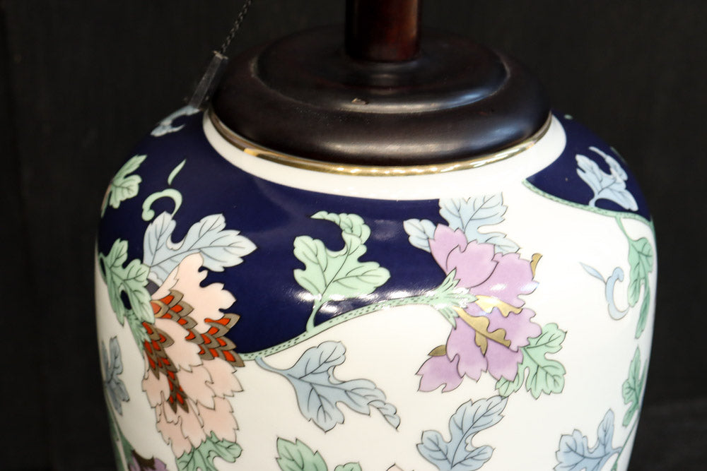 花唐草模様が描かれた気品あふれる陶器のスタンドライトDF1129