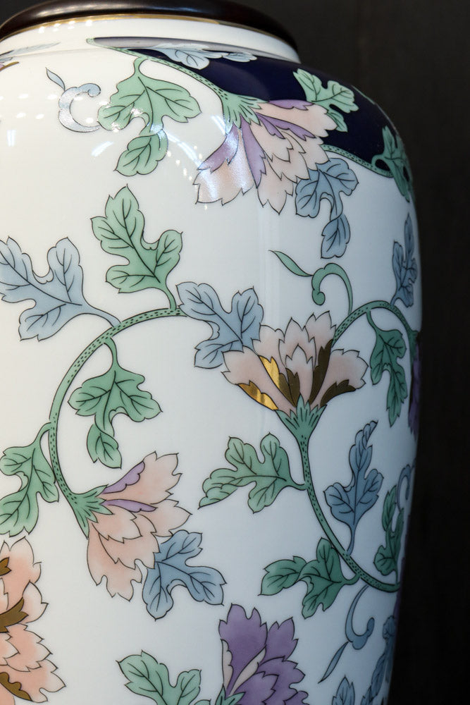 花唐草模様が描かれた気品あふれる陶器のスタンドライトDF1129