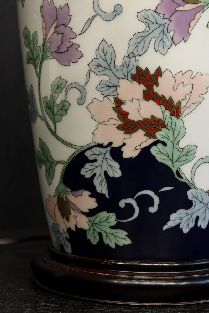 花唐草模様が描かれた気品あふれる陶器のスタンドライトDF1129
