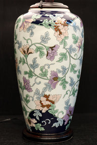 花唐草模様が描かれた気品あふれる陶器のスタンドライトDF1129