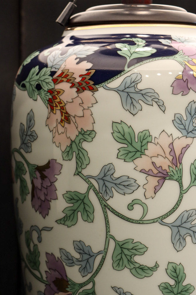 花唐草模様が描かれた気品あふれる陶器のスタンドライトDF1129