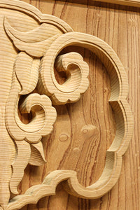 　綺麗な木地色の彫刻模様が趣きある小型欄間　EZ1351　在庫2枚