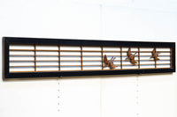 黒枠を纏い三羽の鶴が上品に舞う欄間　EZ1500　在庫1枚