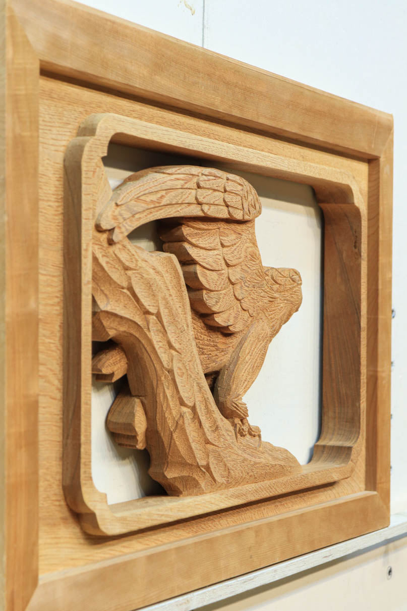 一枚板から彫刻された鷹です - 愛媛県の生活雑貨