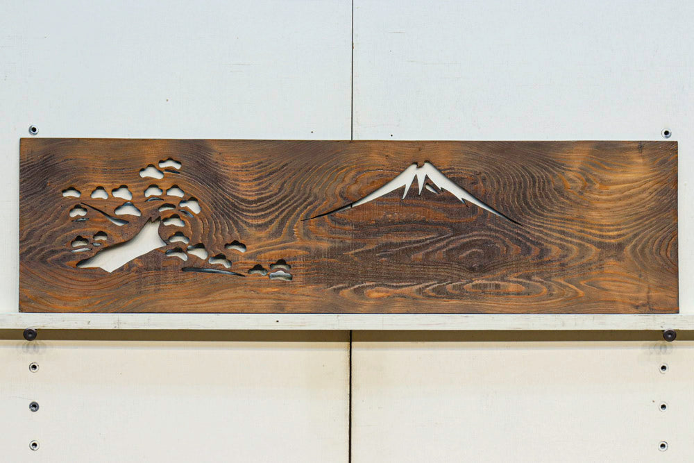 富士山と松が浮かび上がる透かし板　EZ1599　在庫1枚