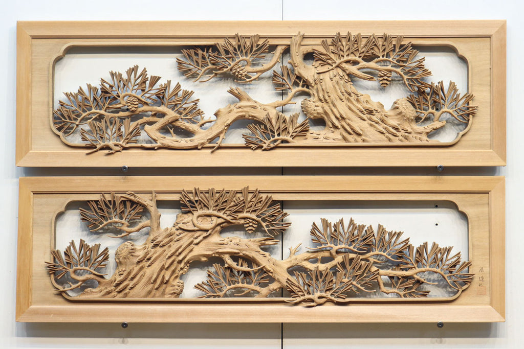 松の枝が力強く伸びる深彫り彫刻中型欄間　EZ1680ab　在庫(a:1 b:1)枚
