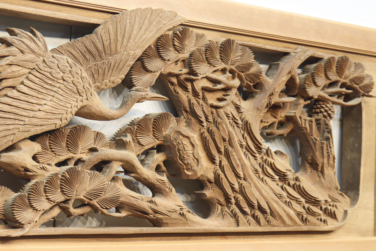 木枠の中に松と鶴を敷き詰めた重厚な深彫り彫刻中型欄間　EZ1681ab　在庫(a:0　b:1)枚