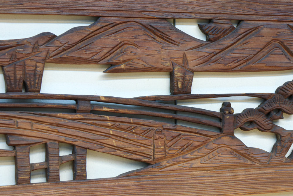 深みのある色彩で橋と城を描いた彫刻欄間素材　EZ2555ab　在庫(a:0 b:1)枚