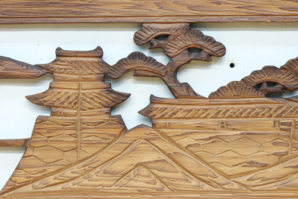 深みのある色彩で橋と城を描いた彫刻欄間素材　EZ2555ab　在庫(a:0 b:1)枚