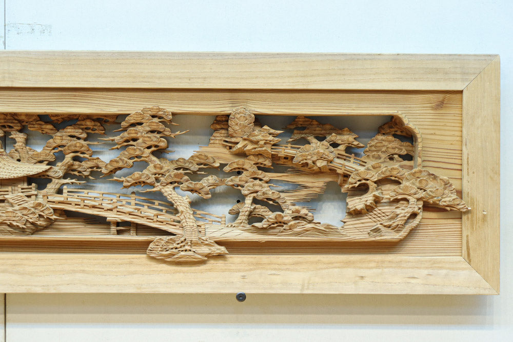 立体感のある構図で華やかな深彫り彫刻欄間　EZ2564ab　在庫(a:0 b:1)枚