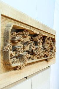 立体感のある構図で華やかな深彫り彫刻欄間　EZ2564ab　在庫(a:0 b:1)枚