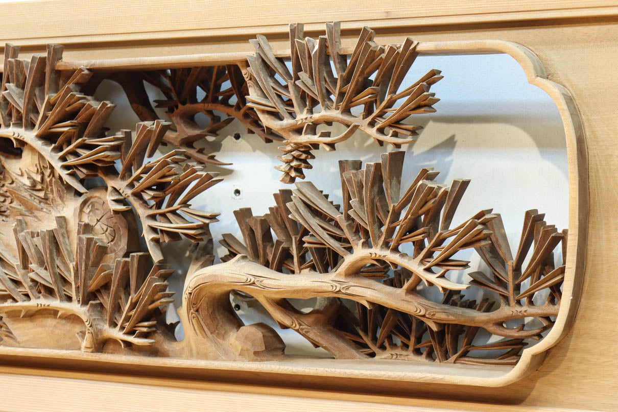 非公開　貫禄ある松の木を丁寧に彫り描いた深彫り彫刻欄間　EZ2565ab　在庫(a:1 b:1)枚