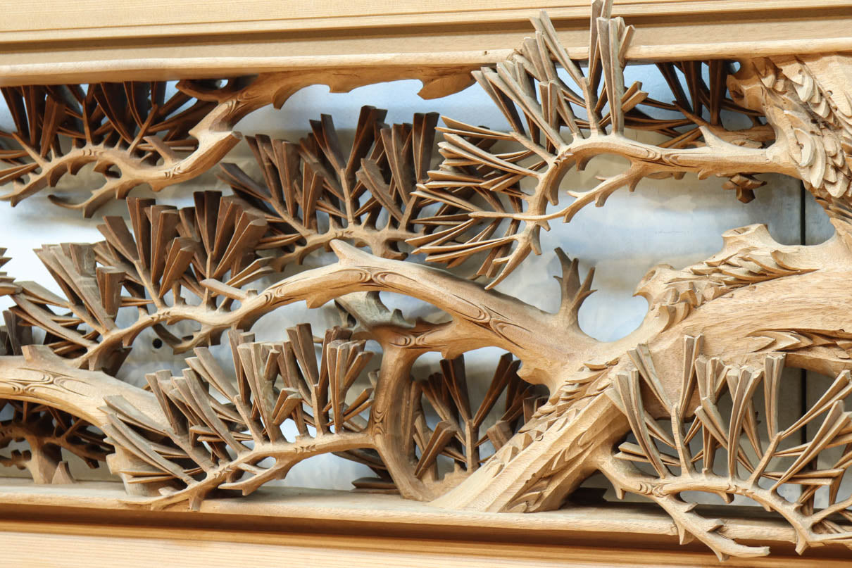 非公開　貫禄ある松の木を丁寧に彫り描いた深彫り彫刻欄間　EZ2565ab　在庫(a:1 b:1)枚