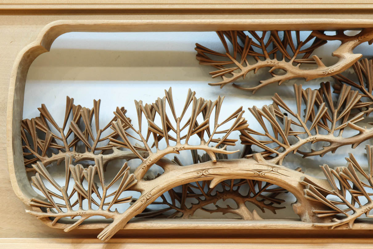 非公開　貫禄ある松の木を丁寧に彫り描いた深彫り彫刻欄間　EZ2565ab　在庫(a:1 b:1)枚