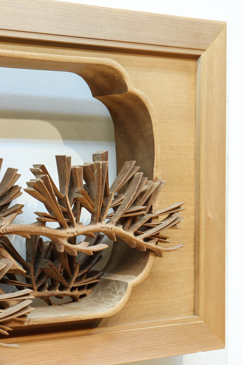 非公開　貫禄ある松の木を丁寧に彫り描いた深彫り彫刻欄間　EZ2565ab　在庫(a:1 b:1)枚