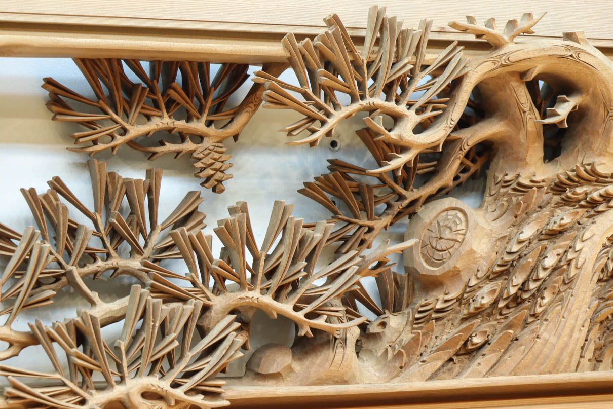 非公開　貫禄ある松の木を丁寧に彫り描いた深彫り彫刻欄間　EZ2565ab　在庫(a:1 b:1)枚