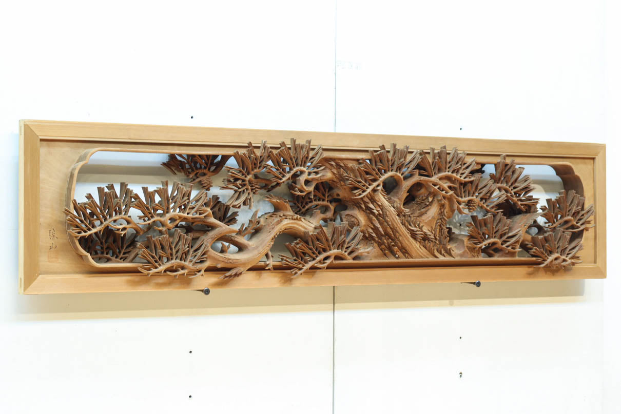 非公開　貫禄ある松の木を丁寧に彫り描いた深彫り彫刻欄間　EZ2565ab　在庫(a:1 b:1)枚