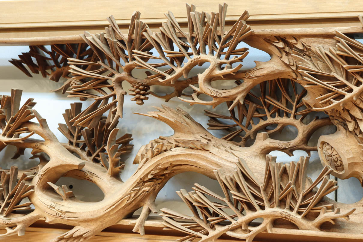 非公開　貫禄ある松の木を丁寧に彫り描いた深彫り彫刻欄間　EZ2565ab　在庫(a:1 b:1)枚