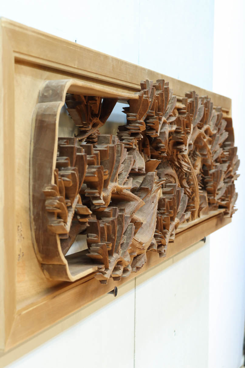 非公開　貫禄ある松の木を丁寧に彫り描いた深彫り彫刻欄間　EZ2565ab　在庫(a:1 b:1)枚